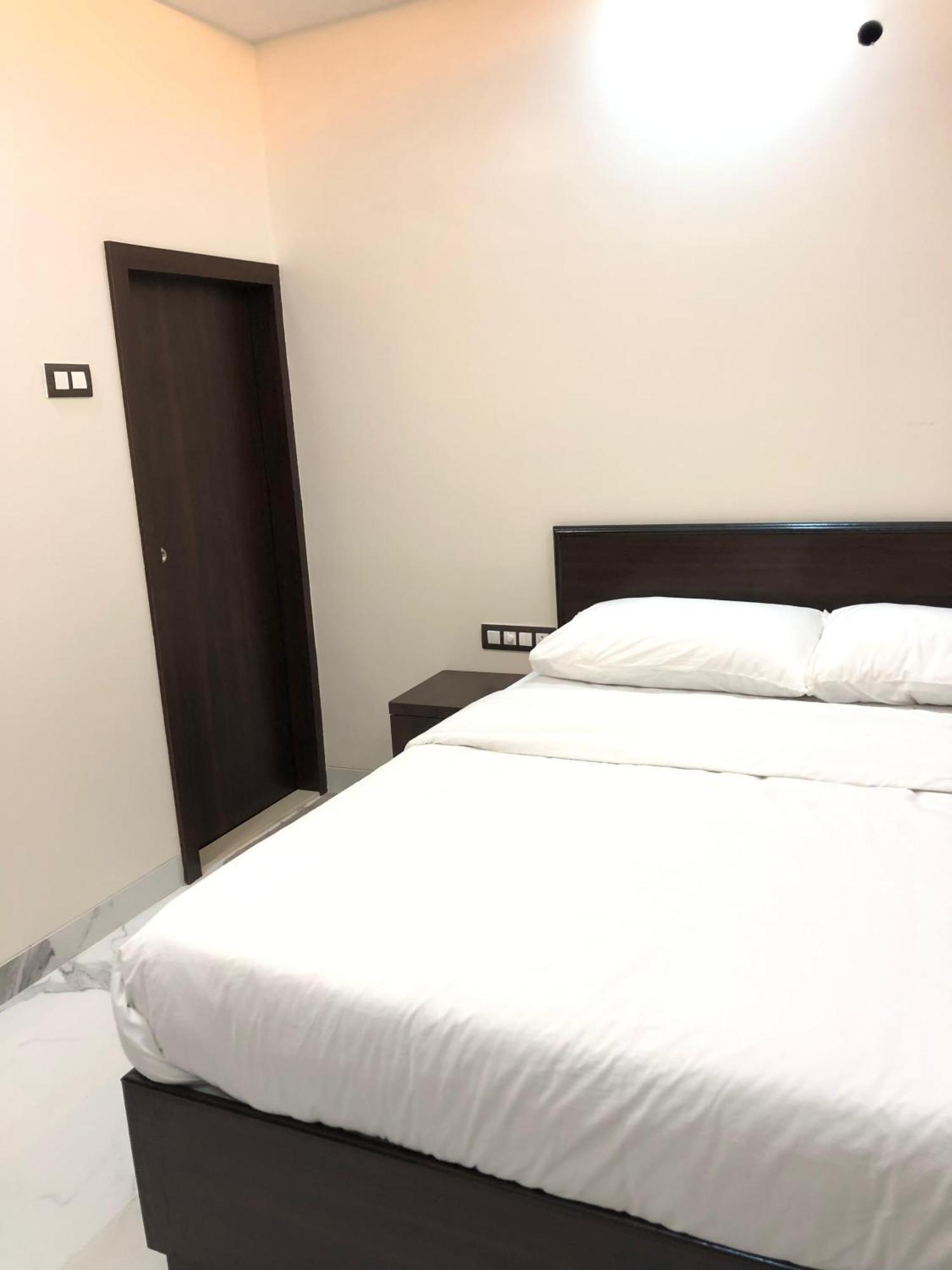 Sameena Guest House Панчгани Экстерьер фото