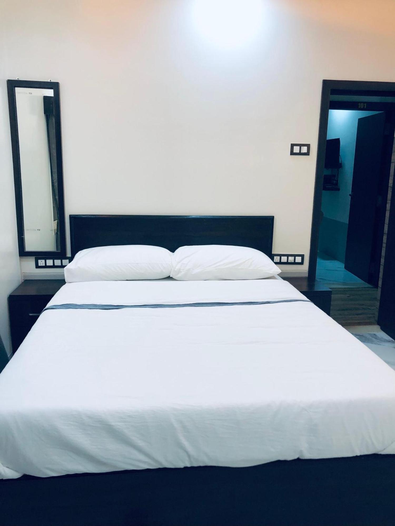 Sameena Guest House Панчгани Экстерьер фото