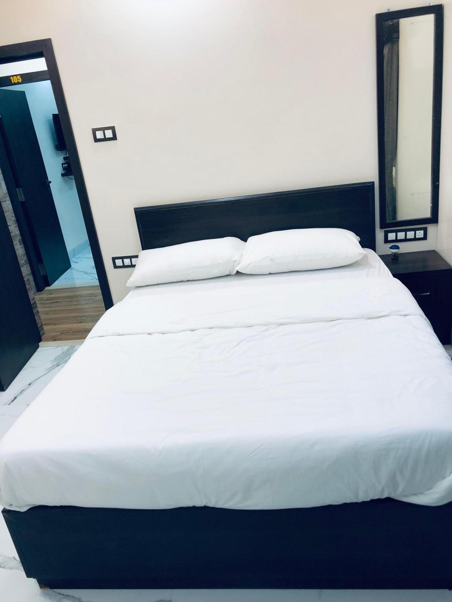 Sameena Guest House Панчгани Экстерьер фото